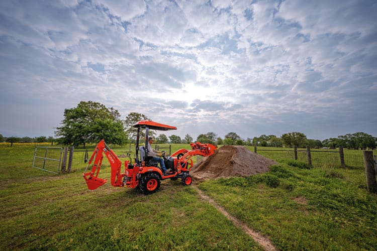 TRACTOR LOADER BACKHOE